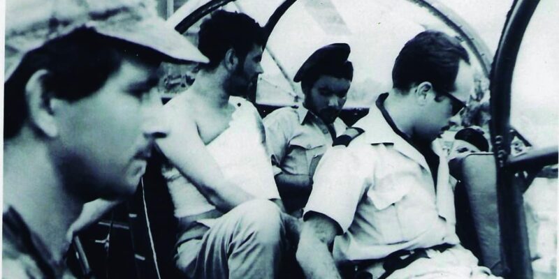 Substitui primeiros combatentes da Guerra Colonial e perde um olho na primeira ação militar em Cabinda