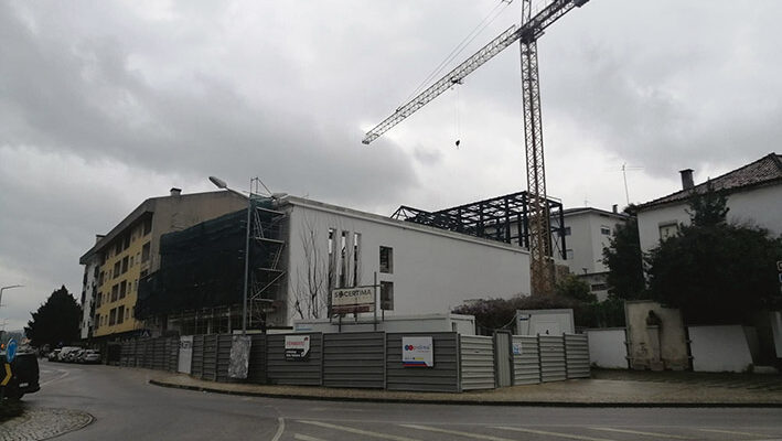 Cobertura do Cineteatro em construção