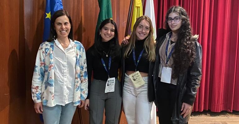 Raquel Nazaré, Júlia Jardim e Lara Ferreira no Parlamento dos Jovens