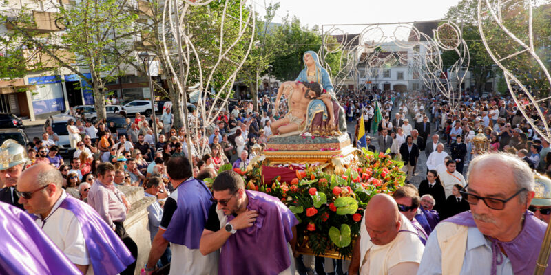 Centenas acompanharam Senhora de Piedade no regresso à vila