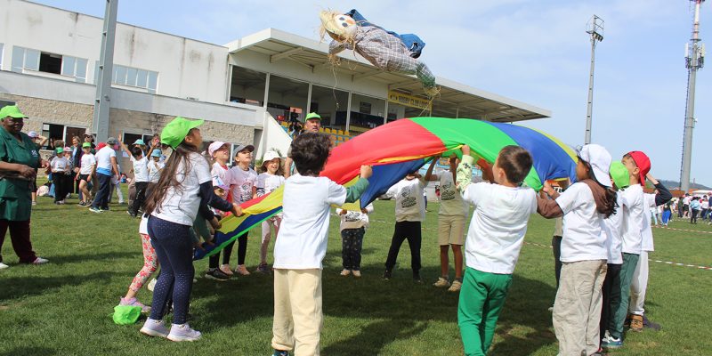 Crianças ligadas ao passado nos Jogos da Freguesi...