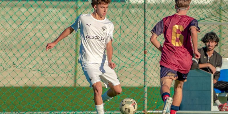 Tiago Soares irrompe no futebol: estreia históric...